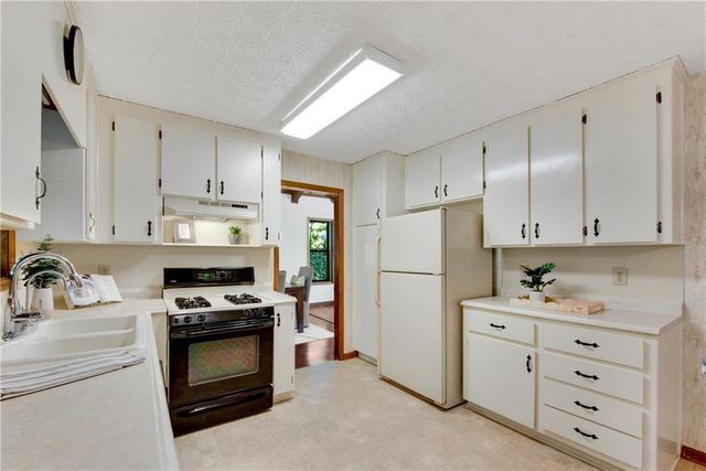 587 Norman Way NW, Kennesaw, GA 30144