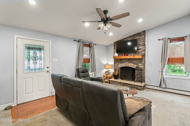 185 Van Cleaf Lane, Cliffwood, NJ 07721