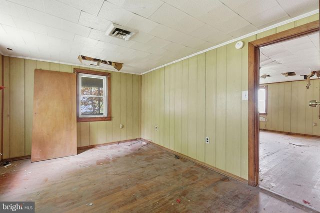 24 ELM ST, Salem, NJ 08079