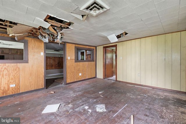 24 ELM ST, Salem, NJ 08079