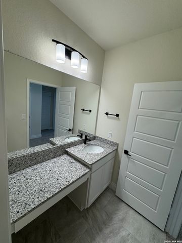 2027 Knippa, San Antonio, TX 78253