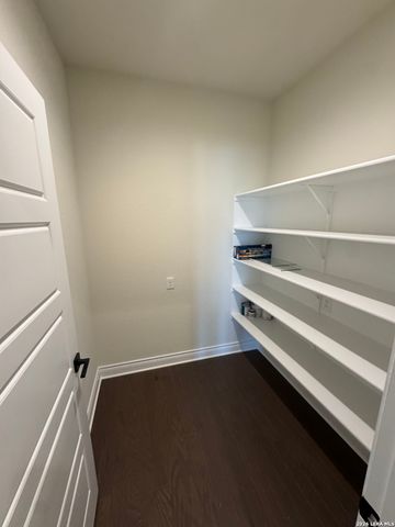 2027 Knippa, San Antonio, TX 78253