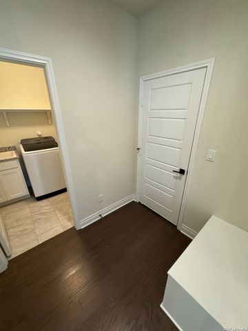 2027 Knippa, San Antonio, TX 78253