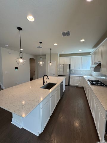 2027 Knippa, San Antonio, TX 78253
