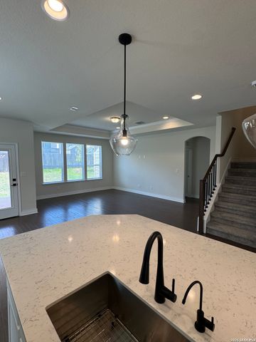 2027 Knippa, San Antonio, TX 78253