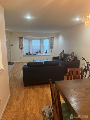 404 maplecrest Road, Edison, NJ 08820