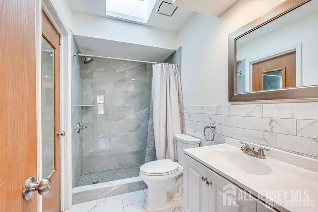 404 maplecrest Road, Edison, NJ 08820