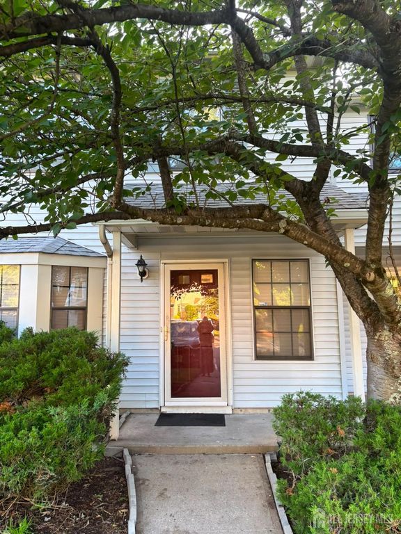 404 maplecrest Road, Edison, NJ 08820