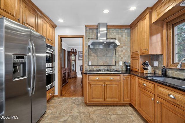 13 Royal Oak Drive, Clifton Park, NY 12065