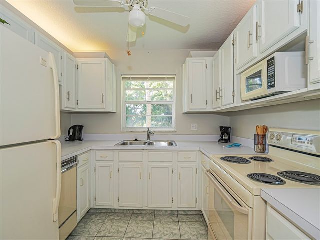 17 Vista Palm Lane 201, Vero Beach, FL 32962