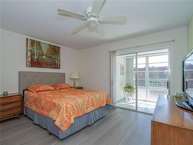 17 Vista Palm Lane 201, Vero Beach, FL 32962