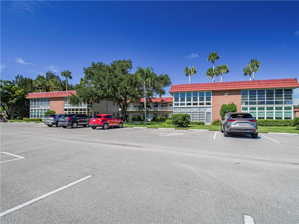 17 Vista Palm Lane 201, Vero Beach, FL 32962