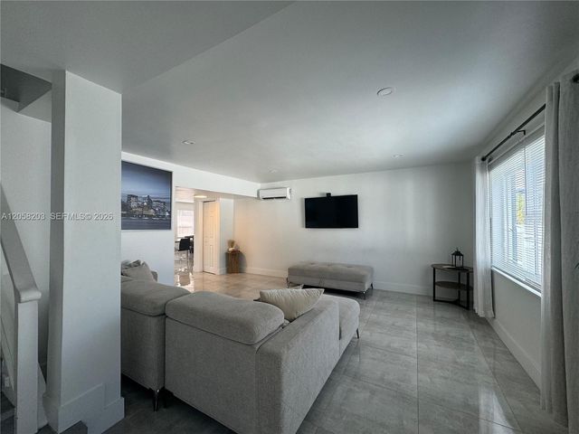 1904 SW 28th St, Fort Lauderdale, FL 33315