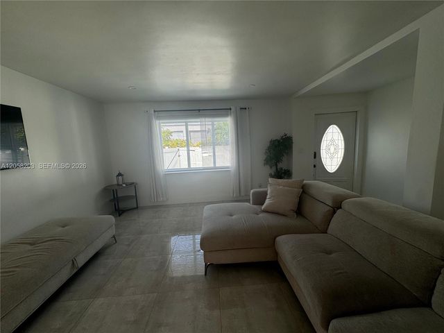 1904 SW 28th St, Fort Lauderdale, FL 33315