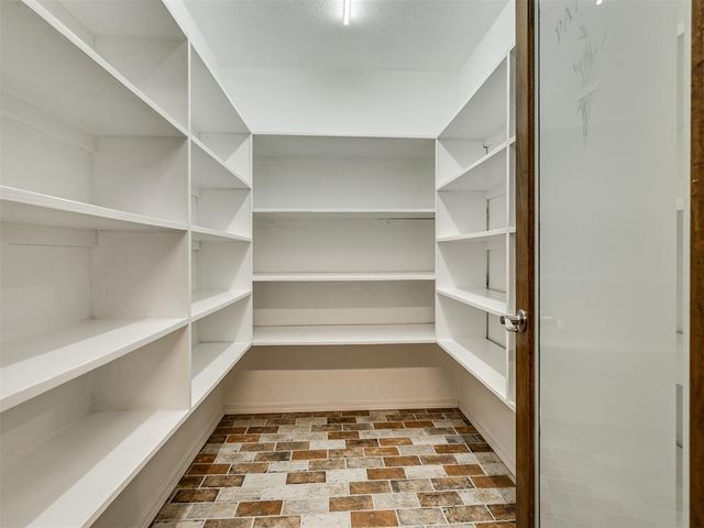 2505 S Miles Avenue, El Reno, OK 73036