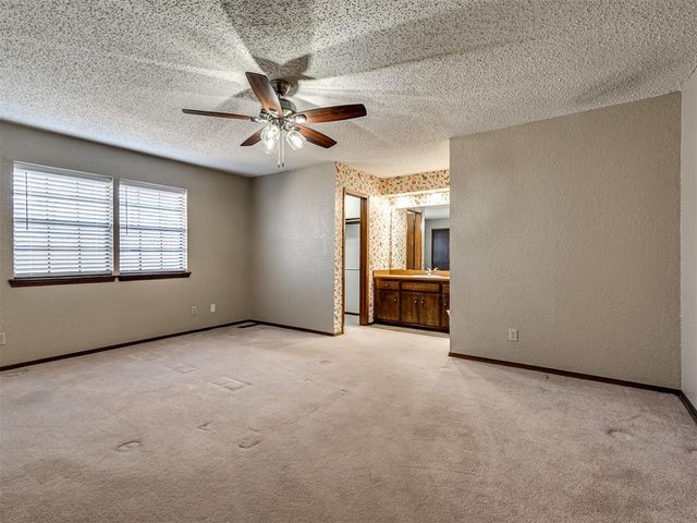 2505 S Miles Avenue, El Reno, OK 73036