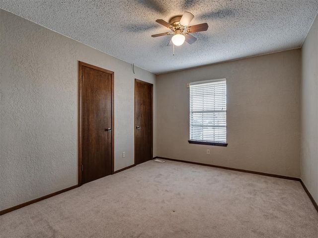 2505 S Miles Avenue, El Reno, OK 73036