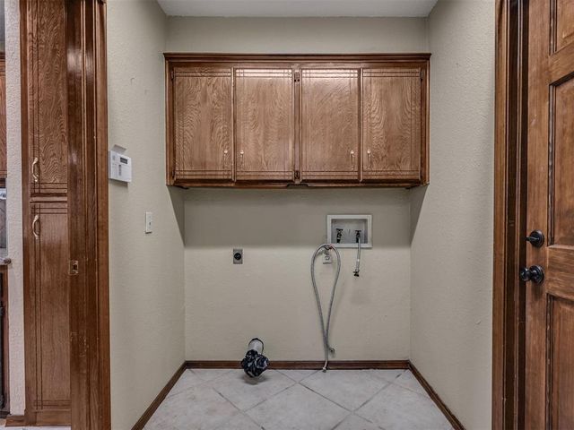 2505 S Miles Avenue, El Reno, OK 73036