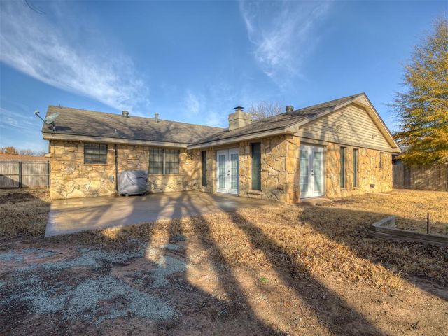 2505 S Miles Avenue, El Reno, OK 73036