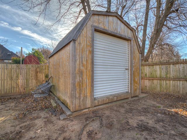 2505 S Miles Avenue, El Reno, OK 73036