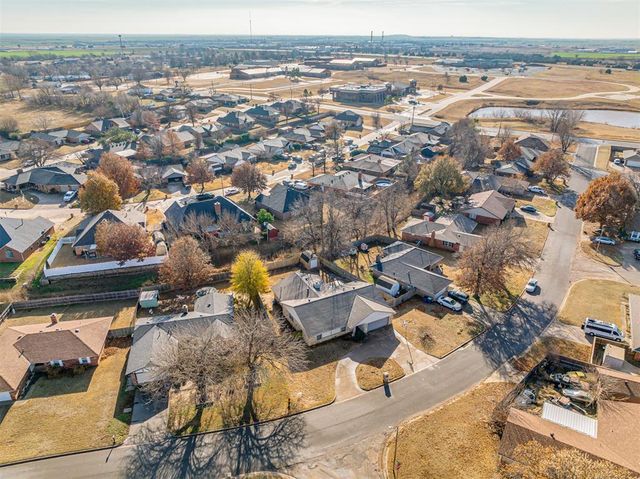 2505 S Miles Avenue, El Reno, OK 73036