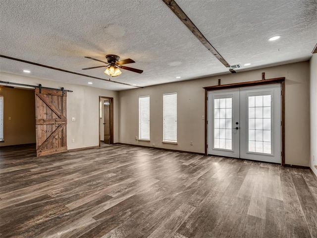 2505 S Miles Avenue, El Reno, OK 73036