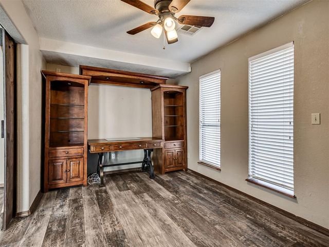 2505 S Miles Avenue, El Reno, OK 73036