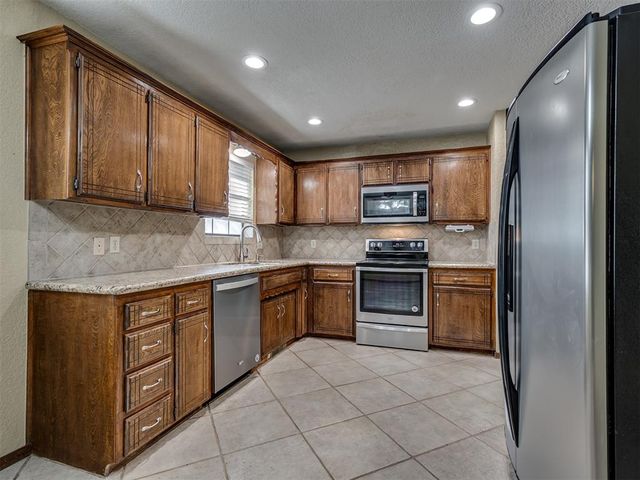 2505 S Miles Avenue, El Reno, OK 73036