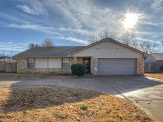 2505 S Miles Avenue, El Reno, OK 73036