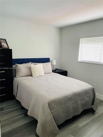 11527 SW 90th Ter, Miami, FL 33176