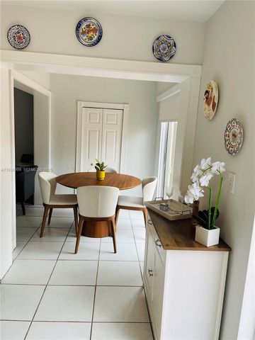 11527 SW 90th Ter, Miami, FL 33176