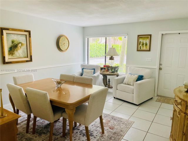 11527 SW 90th Ter, Miami, FL 33176