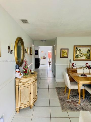 11527 SW 90th Ter, Miami, FL 33176