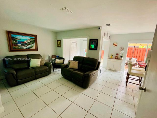 11527 SW 90th Ter, Miami, FL 33176