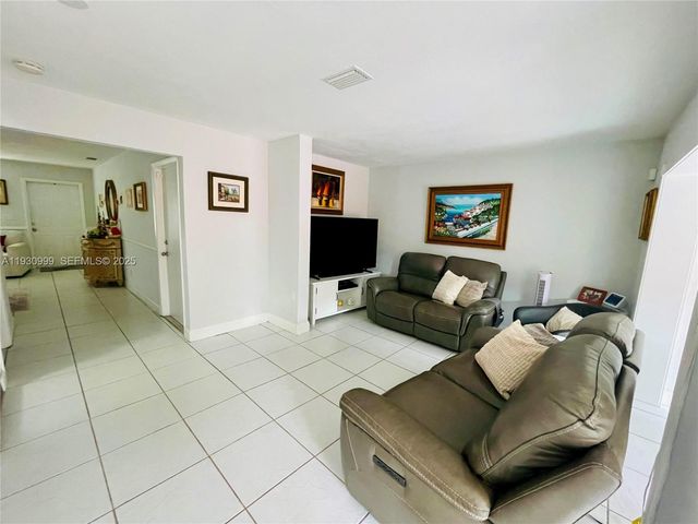 11527 SW 90th Ter, Miami, FL 33176