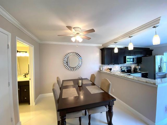 40 Essex Court A, Royal Palm Beach, FL 33411