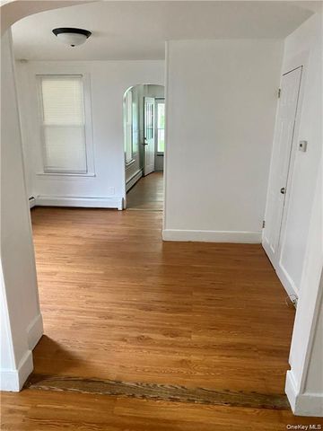 8 Park Avenue, Hillburn, NY 10931