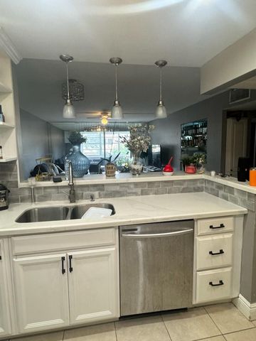 404 NW 68th Avenue 201, Plantation, FL 33317