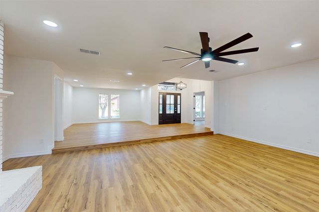 6851 Shorecrest Court, Fort Worth, TX 76132