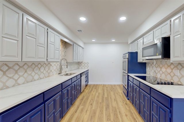 6851 Shorecrest Court, Fort Worth, TX 76132