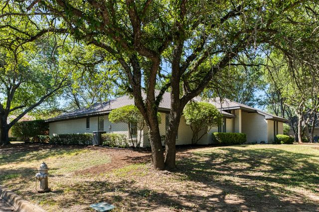 6851 Shorecrest Court, Fort Worth, TX 76132