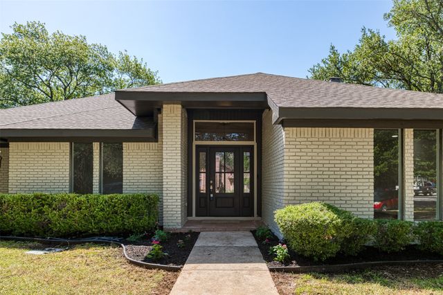 6851 Shorecrest Court, Fort Worth, TX 76132