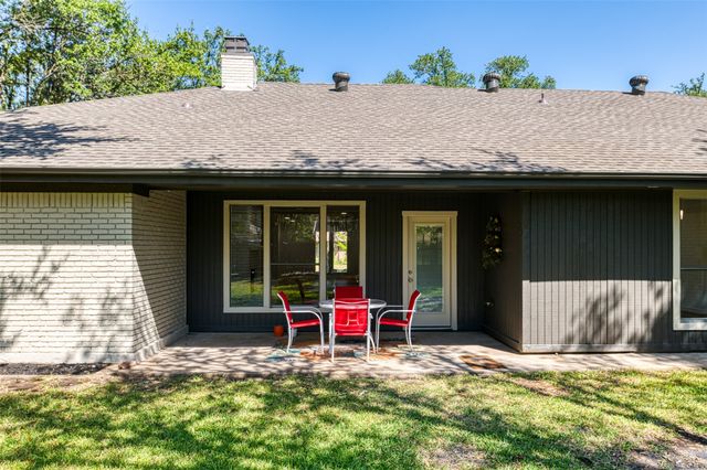 6851 Shorecrest Court, Fort Worth, TX 76132