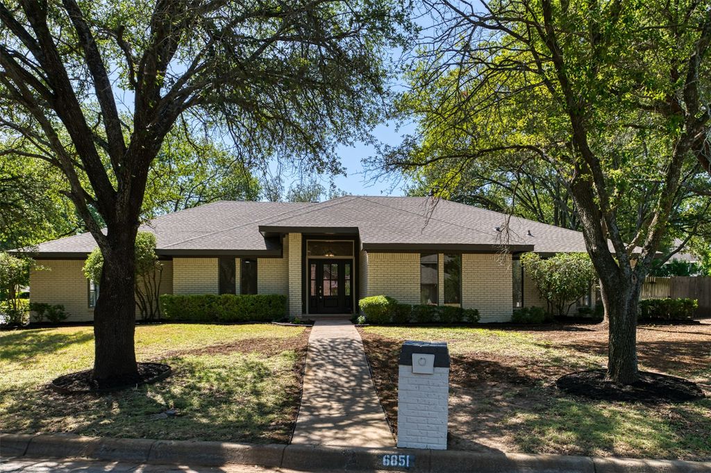 6851 Shorecrest Court, Fort Worth, TX 76132