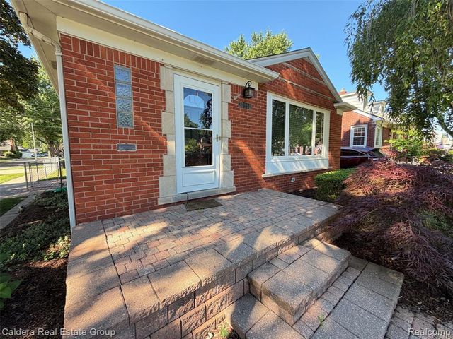 20950 Country Club Drive, Harper Woods, MI 48225