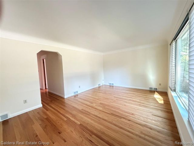 20950 Country Club Drive, Harper Woods, MI 48225