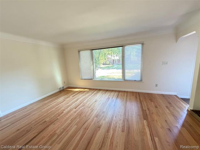 20950 Country Club Drive, Harper Woods, MI 48225