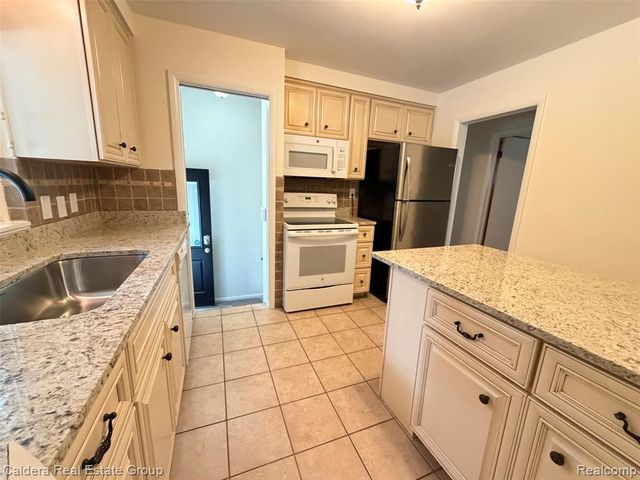 20950 Country Club Drive, Harper Woods, MI 48225