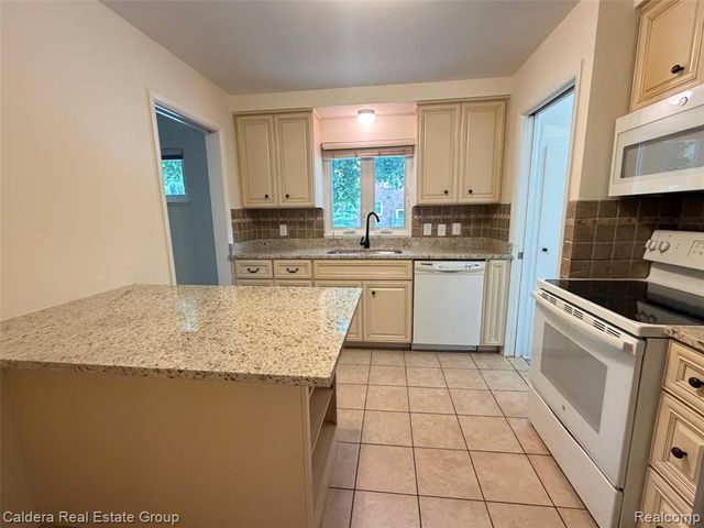 20950 Country Club Drive, Harper Woods, MI 48225