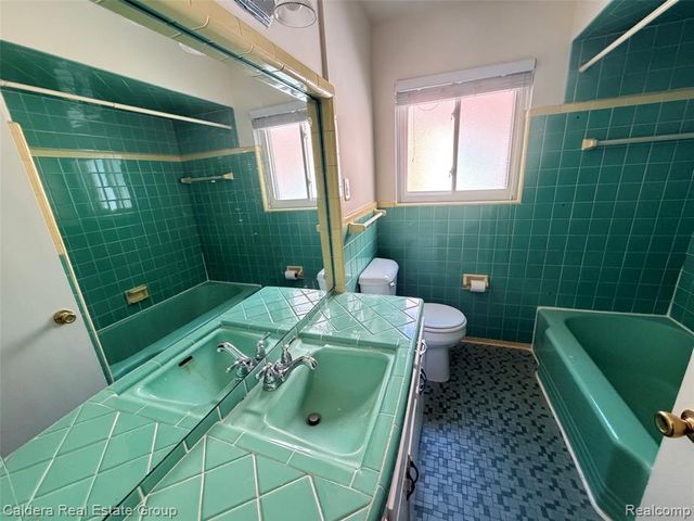 20950 Country Club Drive, Harper Woods, MI 48225